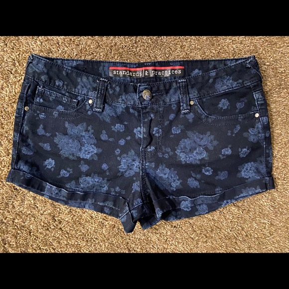 Standards & Practices denim shorts - Picture 1 of 4